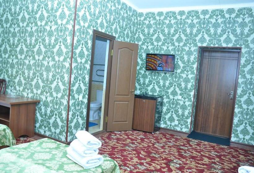 اتاق راحتی سه تخته, Shokhjakhon