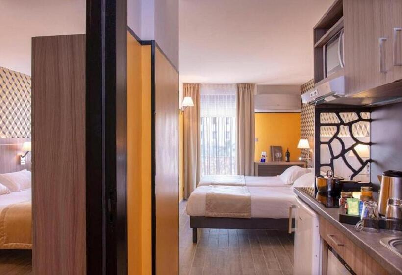 스탠다드 스튜디오, Unique Hôtel Résidence & Spa