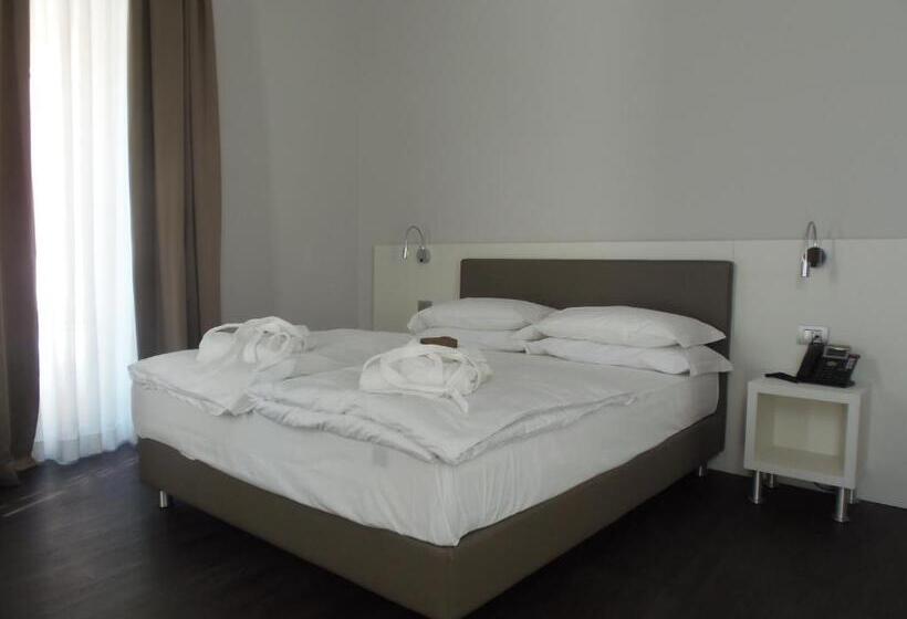 Полулюкс Одноместный с Террасой, Albergo Dongo