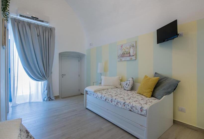 חדר לארבעה סטנדרטי עם מרפסת, B&b Mimmo E Valeria