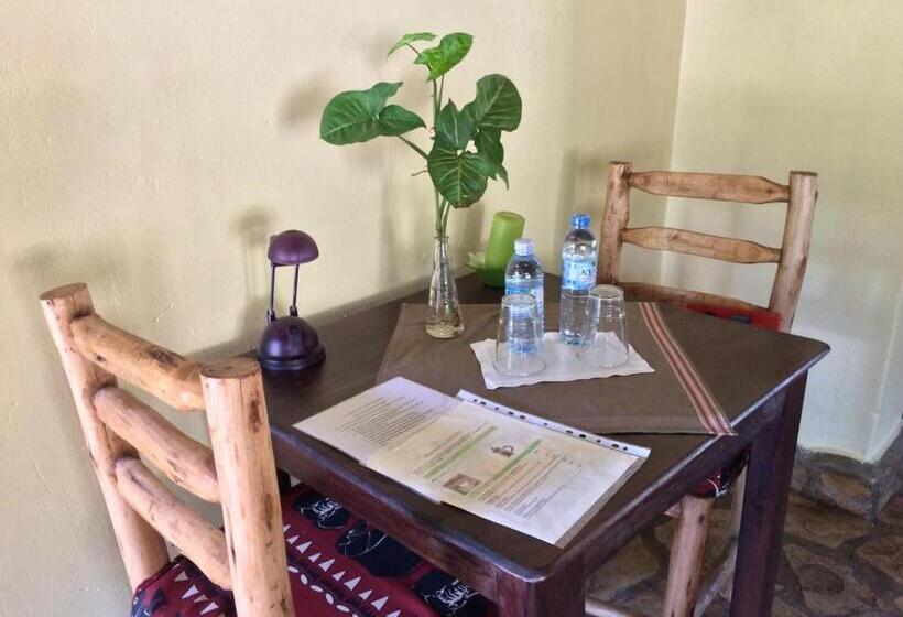 اتاق استاندارد با تخت بزرگ, Nyore Hillside Retreat