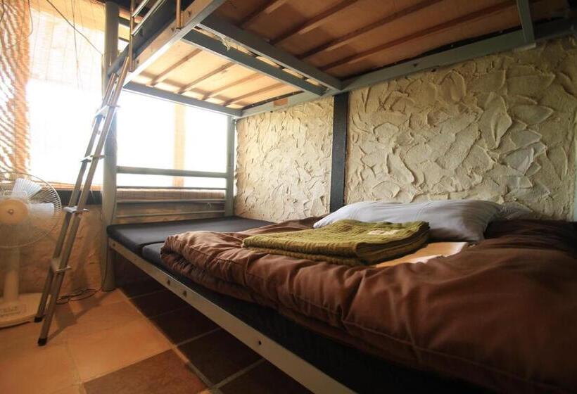 Кровать в Общей Комнате, Taketomijima Guesthouse And Je Taime