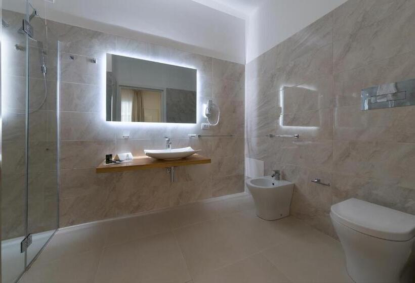 Habitació Triple Deluxe, Artemide