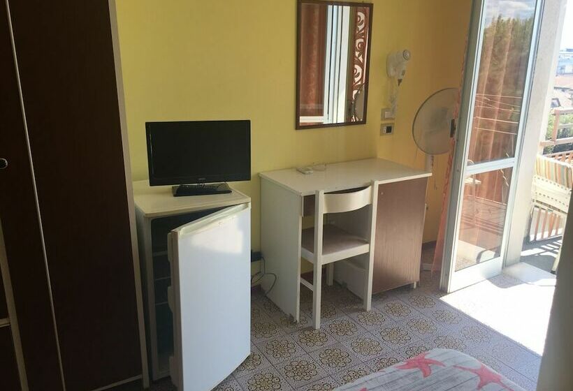 Economy Quadruple Room, Wega