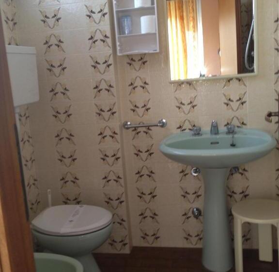 اتاق استاندارد چهارنفره با بالکن, Wega