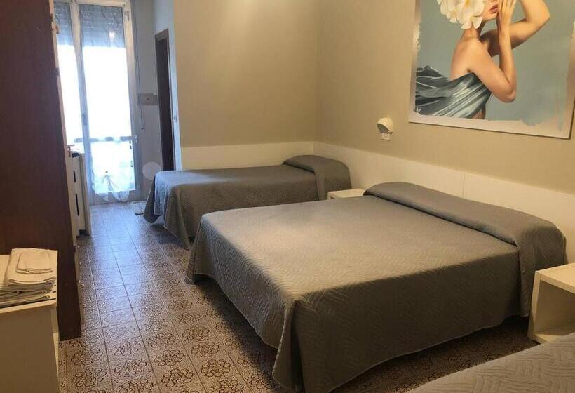 اتاق استاندارد چهارنفره با بالکن, Wega