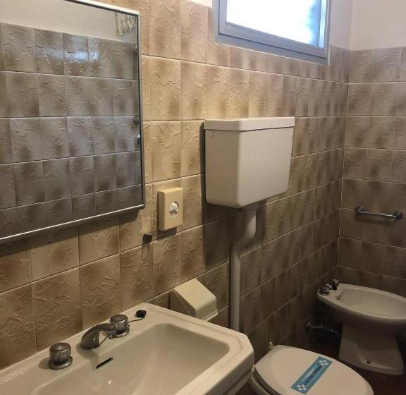 Economy Triple Room, Wega