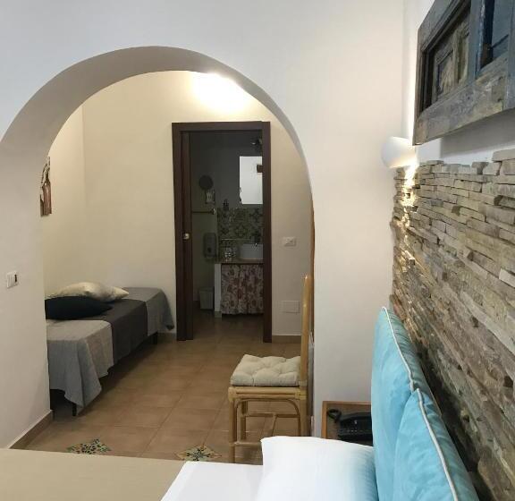 اتاق راحتی سه تخته, B&b La Goletta Di Salina