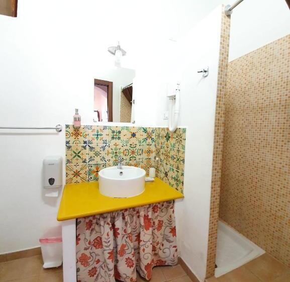 اتاق لوکس سه تخته, B&b La Goletta Di Salina