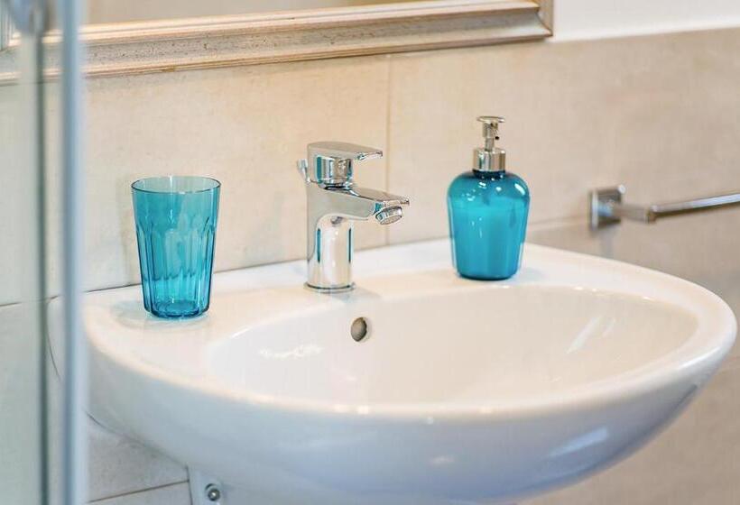 شقة غرفة واحدة مطلة على البحر, Driùs Edodè   B&b Affittacamere