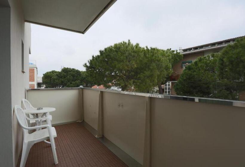 Quarto Triplo Estandar com Sacada, Caribia Pinarella