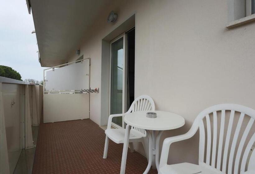 Quarto Familiar, Caribia Pinarella