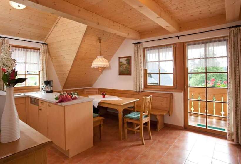 Апартаменты 2 Спальни, & Restaurant Grüner Baum   Die Grüne Oase Am Feldberg