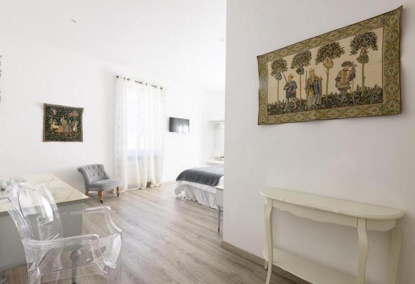 سوئیت جونیور با چشم‌انداز باغ, Siena Vip B&b