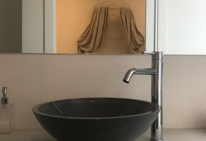 استودیوی استاندارد, Siena Vip B&b
