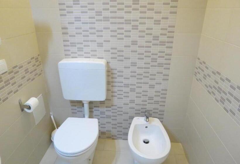 اتاق خانوادگی, Artisti Rooms