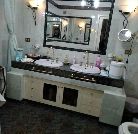 اتاق لوکس, The Incantation Guest House