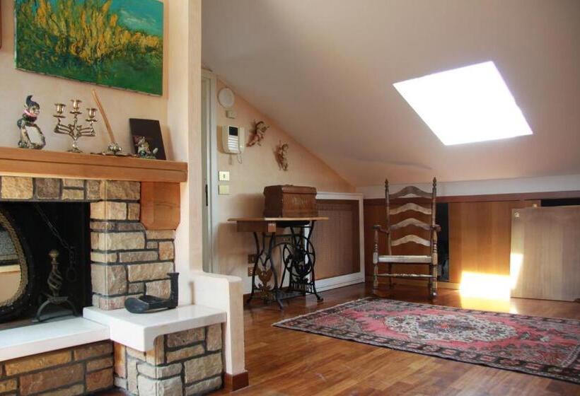 اتاق لوکس, The Incantation Guest House