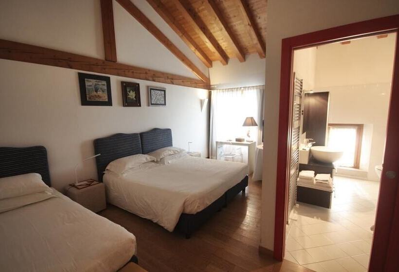 اتاق استاندارد سه نفره, Country House Due Fiumi