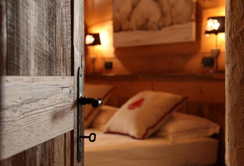 Superior Room with Terrace, Les Trompeurs Chez Odette