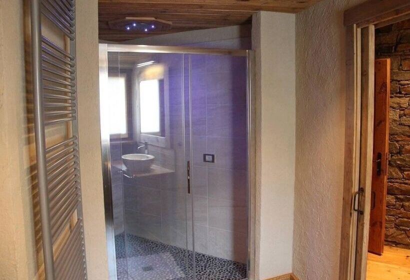 Superior Room with Terrace, Les Trompeurs Chez Odette