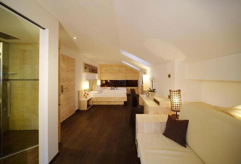 سوییت جونیور با بالکن, Romantik Villa Cesanueva