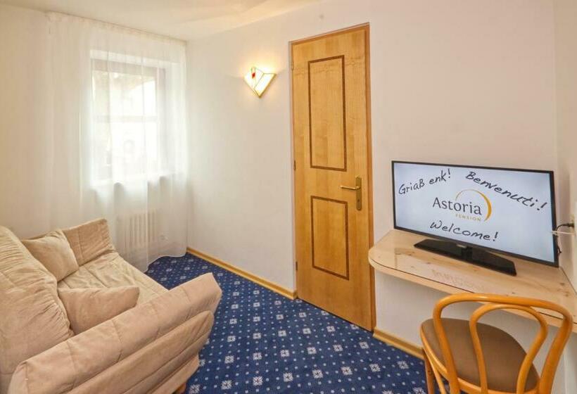 Номер Стандарт Индивидуальный, Pension & Residence Astoria