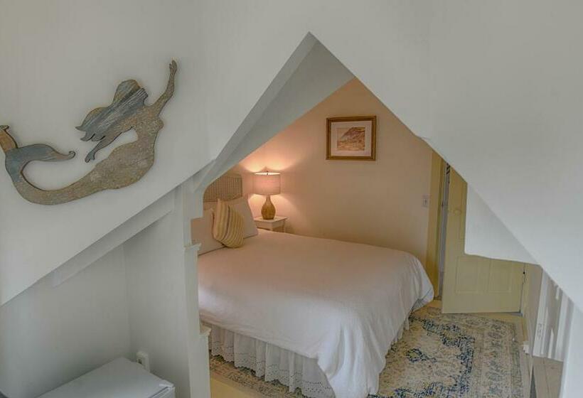 Номер Стандарт, Narragansett House