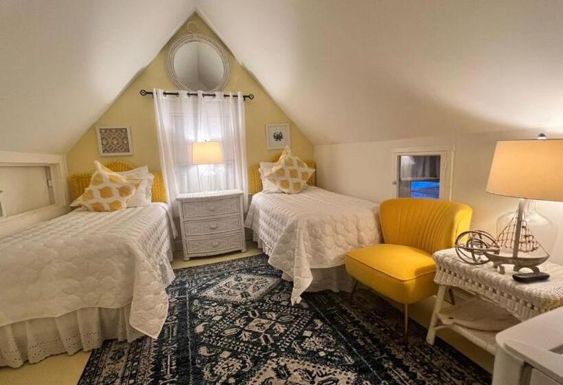 Номер Стандарт, Narragansett House