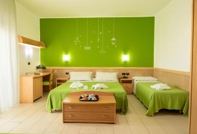 带阳台标准四人间, Marini Hotel B&b