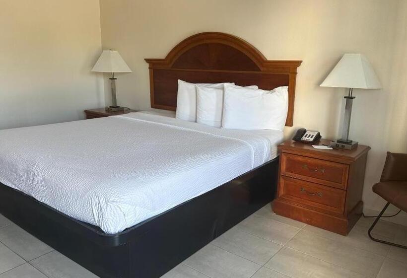 Стандартный Номер Кровать Кинг, Carom Inn Denham Springs  Baton Rouge