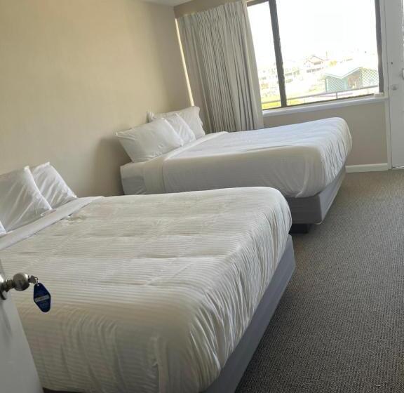 4인용 스탠다드 룸, Oceanic Hotel & Barefoot Tiki Bar