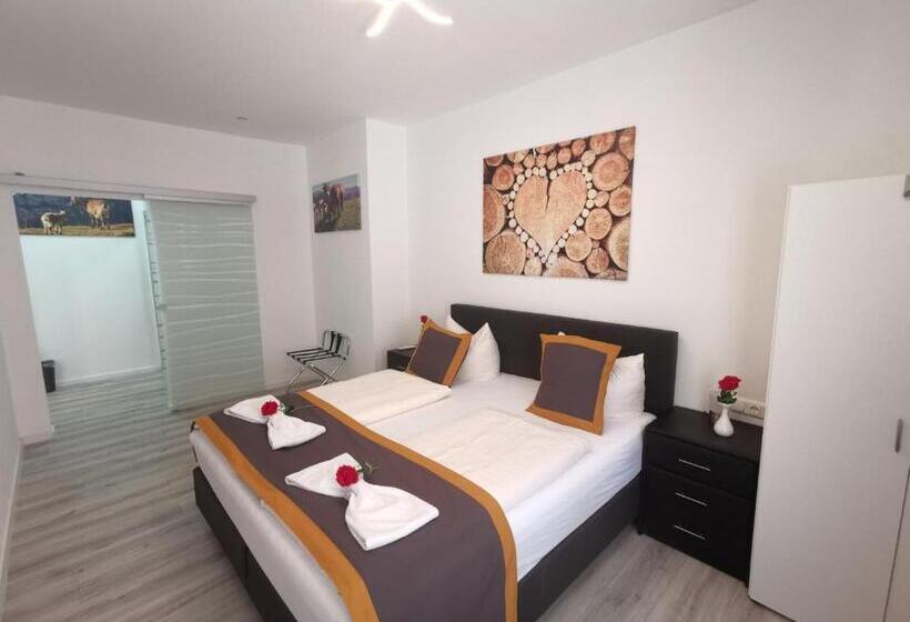 Номер Deluxe, Garni City
