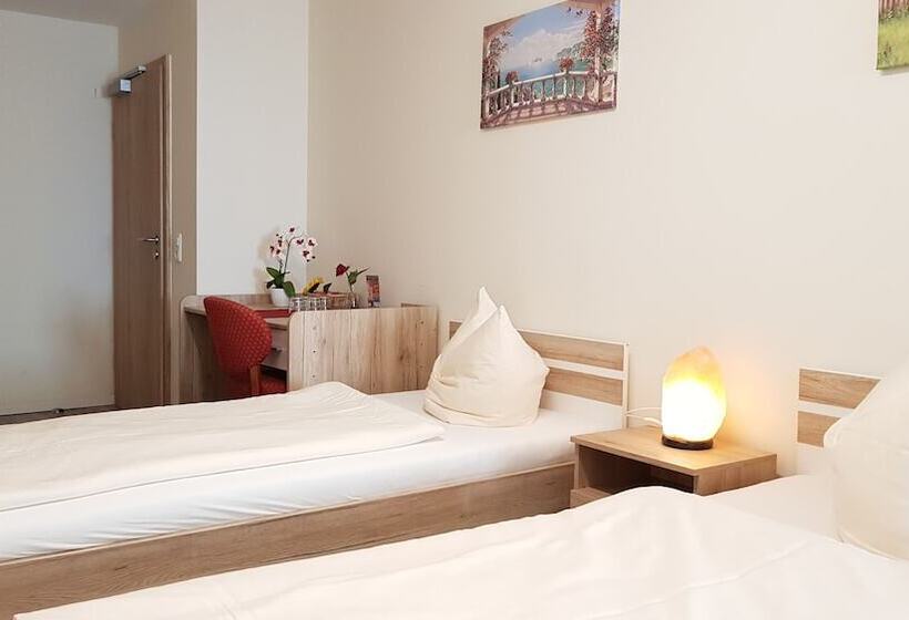 Номер Стандарт Трехместный, Garni City