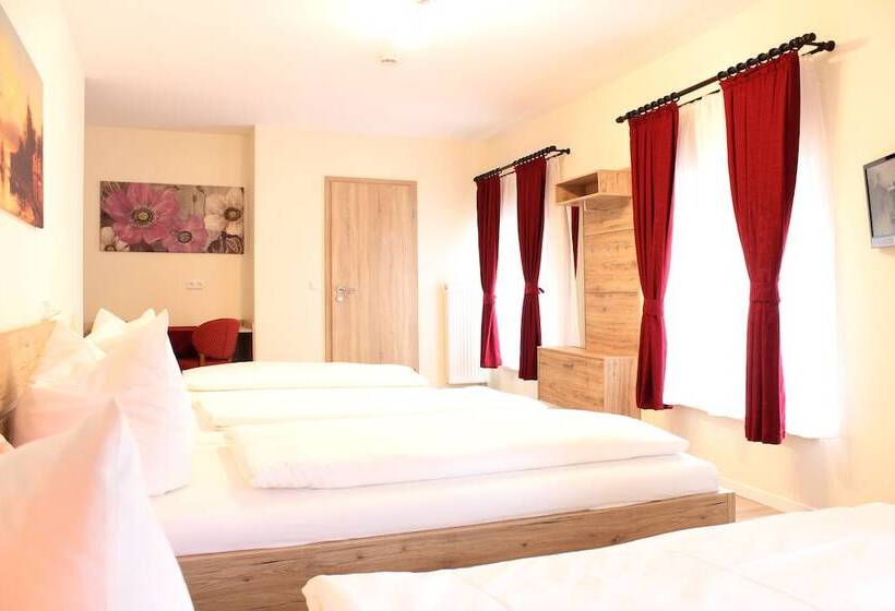 Четырехместный Номер Economy, Garni City