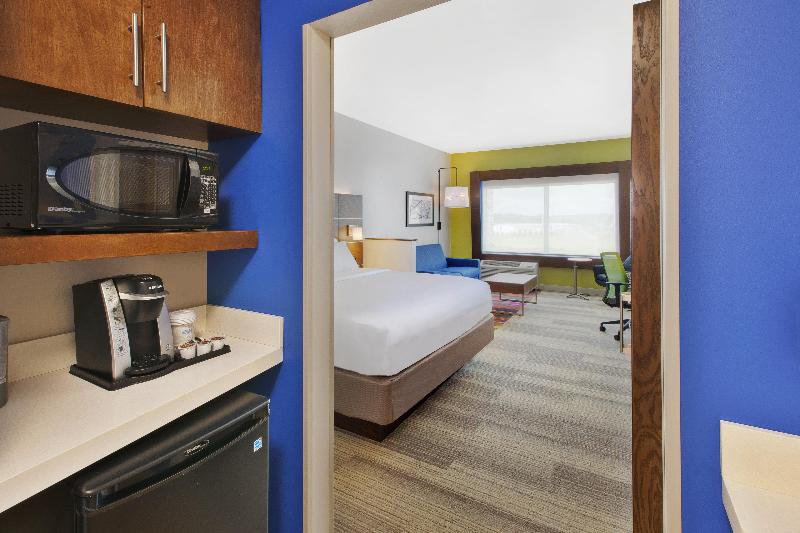 Номер Стандарт Кровать Кинг Адаптированный для Инвалидов, Holiday Inn Express And Suites South Hill, An Ihg