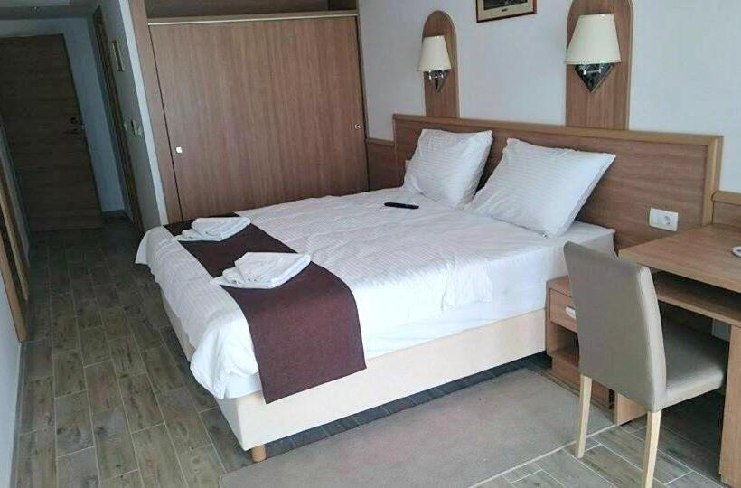 اتاق لوکس با چشم‌انداز باغ, Villa Paradiso 2