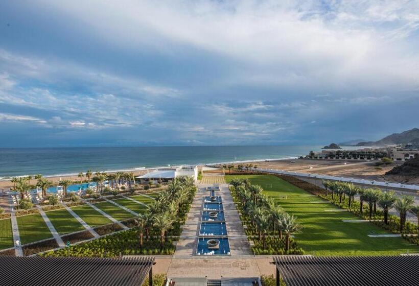 디럭스 스위트 킹 침대, Intercontinental Fujairah Resort, An Ihg