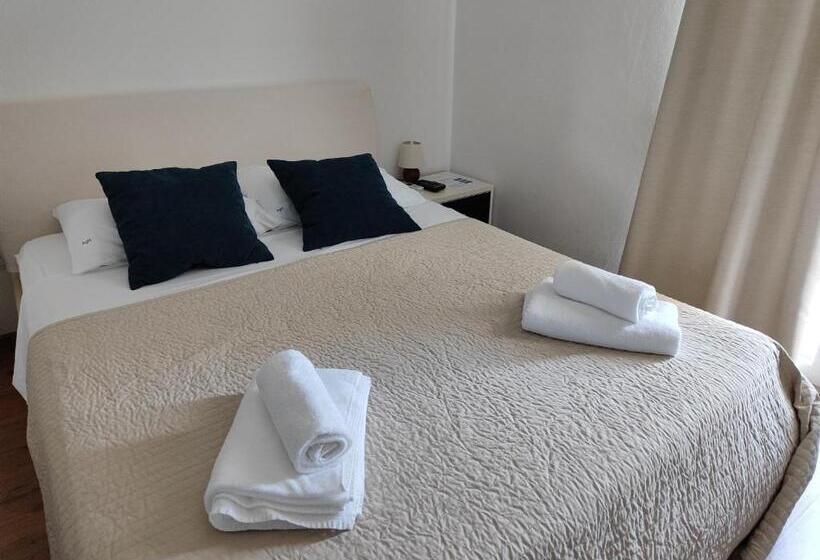 اتاق استاندارد چهارنفره با بالکن, Guest House Adria
