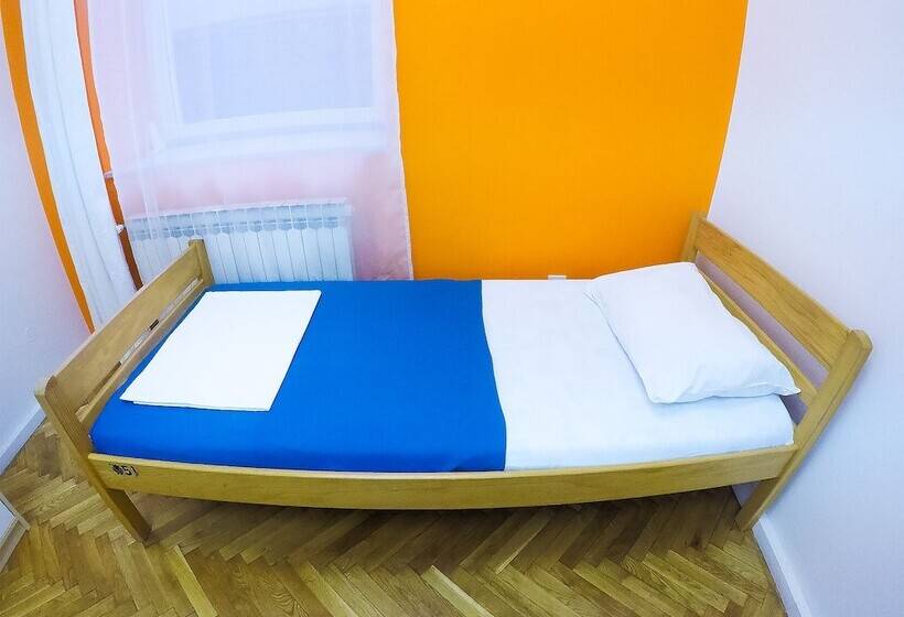 带共用浴室的标准房间, Whole Wide World Hostel