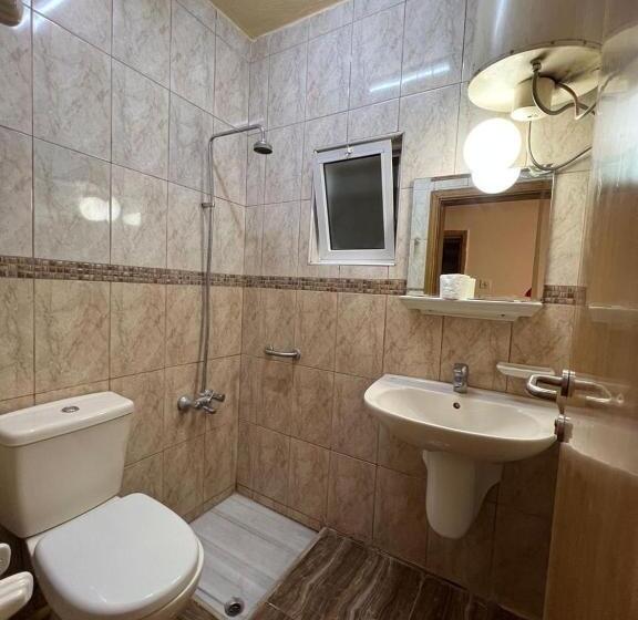 اتاق استاندارد چهار تخته, Dweik Hotel 1