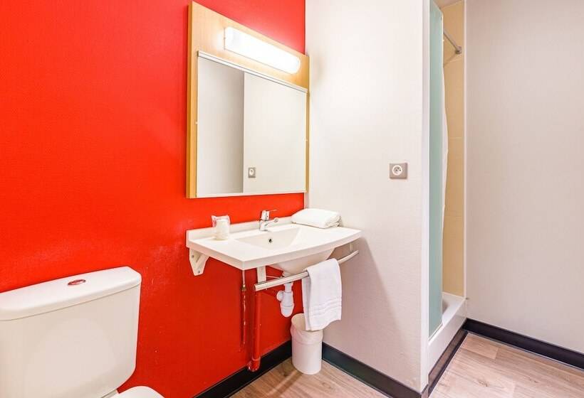 Номер Стандарт Трехместный, B&b Hotel Poitiers 3 Futuroscope