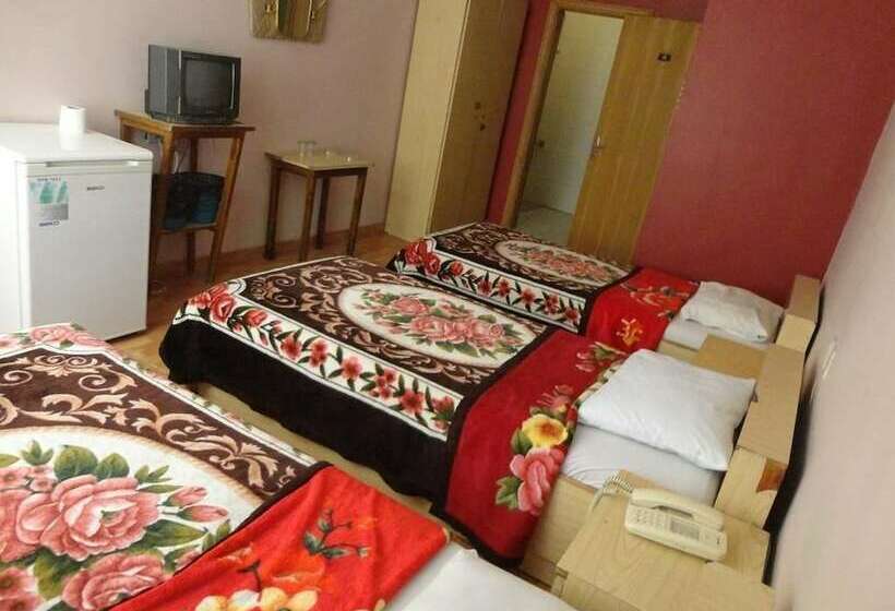 اتاق استاندارد سه نفره, Dweik Hotel 1