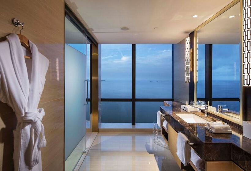 اتاق استاندارد با چشم‌انداز دریا, Hilton Yantai