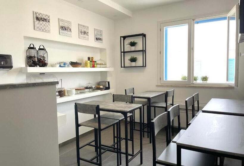 オーシャンビュースタンダードルームバルコニー付き, Cala Azzurra Macari Bed And Breakfast And Holidays House