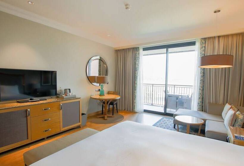 اتاق سوپریور با چشم‌انداز استخر, Hilton Cabo Verde Sal Resort