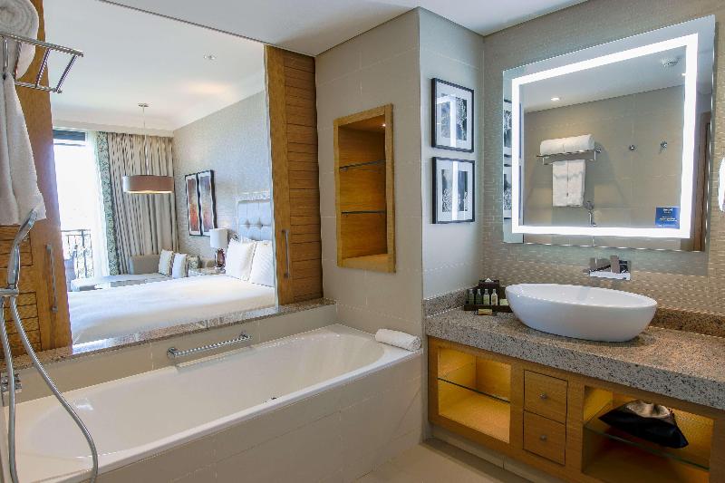 اتاق سوپریور با تخت بزرگ, Hilton Cabo Verde Sal Resort
