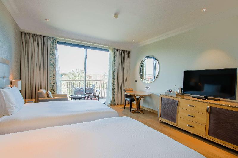 اتاق سوپریور با چشم‌انداز استخر, Hilton Cabo Verde Sal Resort