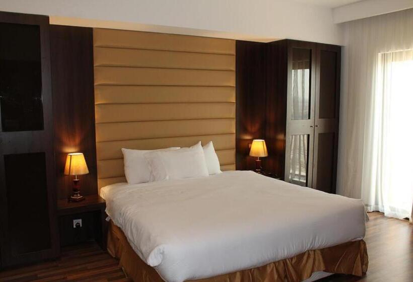 2 Bedrooms Suite Sea View, Golden Tulip Al Khobar Suites
