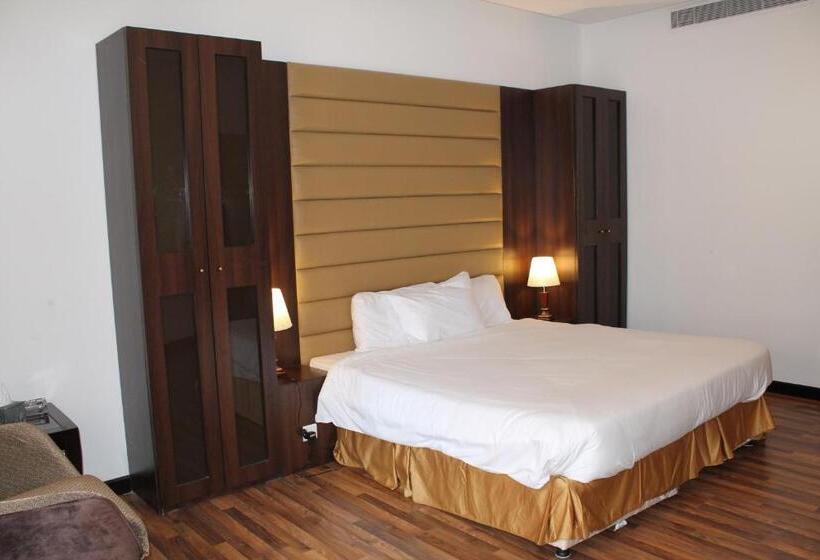 Номер Executive Кровать Кинг, Golden Tulip Al Khobar Suites